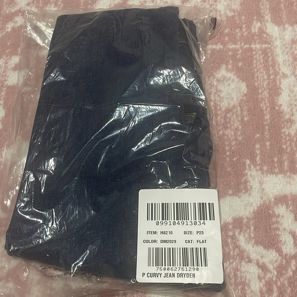 BRAND NEW WITH TAGS! - J. Crew Petite curvy toothpick jean in Dryden wash - Picture 13 of 13